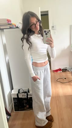 Sweatpants With Sweater, Gray On Gray Outfit, Cute Fall And Winter Outfits, Cute Fall Fits For School, Cozy School Outfits Lazy Days, Blue Flared Leggings Outfit, Aeropostale Sweatpants Outfit, Garage Clothing Outfits, Chill Day Outfits