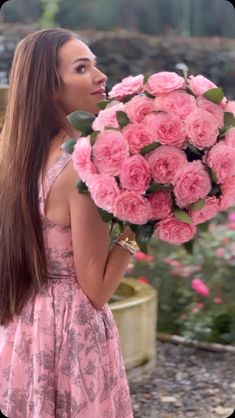 Wishing you a restful and beautiful Sunday. What are your plans today? Seraphina is under the weather, so we’re staying in and snuggling. 🩷🌸 #rosefarm #gardening #farm #gracerosefarm #gardenroses #roses #pink #vintageflowers #pinkroses