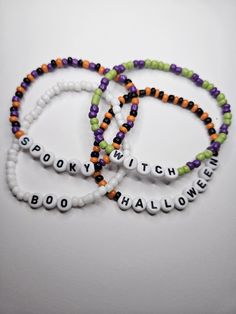 Bracelet Ideas For Halloween, Halloween Themed Bracelets, Cute Bracelet Making Ideas, Halloween Diy Bracelets, Cute Bracelet Ideas Halloween, Halloween Bracelets Ideas, Cute Halloween Bracelet Ideas, Halloween Bracelet Ideas Clay