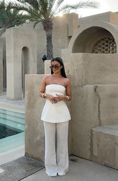 White Bandeau Strapless Jumpsuit For Summer, Strapless Bandeau Jumpsuit For Summer, Summer Strapless Bandeau Jumpsuit, Total White Outfit, Pant Sets For Women, Long Pants Outfit, Chique Outfit, Summer Pants Outfits, Spring Trends Outfits