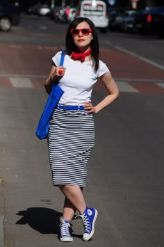 stripes pencil skirt Long Pencil Skirt Outfits Casual Summer, Striped Skirt Outfits, Black And White Skirt Outfit, Midi Pencil Skirt Outfit, Pencil Skirt Outfits Winter, Black And White Striped Skirt, Navy Outfits