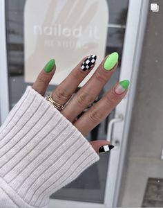 Monochromatic Nails, Checkered Nails, Round Nails, Unique Nails, Fire Nails, Funky Nails, Short Acrylic Nails, Best Acrylic Nails