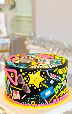 80's eighties fun birthday cake Food Decorating, Bakery Ideas, Themed Birthday Cakes, Cheer Me Up, Cool Birthday Cakes, The Vibe, Food Decoration, Birthday Fun