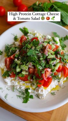 Simone Anderson (Forsyth) | High Protein Cottage Cheese & Tomato Salad 🥗 🥒 🍅 🥗 Try out this refreshing Cottage Cheese & Tomato Salad! 🍅 Ingredients: * 3/4 cup... | Instagram Spinach Cottage Cheese Salad, Cottage Cheese With Tomatoes, High Protein Arugula Salad, Caprese Cottage Cheese, Healthy Lunch For Men, Cottage Cheese Tomato Salad, Cottage Cheese And Tomato Recipes, Cottage Salad Recipes, Cottage Cheese And Tomato Salad