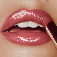 Find CHARLOTTE TILBURY Superstar Lips on Editorialist. Glossy lipstick in dreamy nude pink Glossy Lipstick, Peach Lipstick, Glossier Lipstick, Nude Lipstick, Pink Lipstick, Makeup Pictures, Beautiful Lips, Glossy Lips