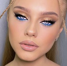 Blue Liner Makeup, Blue Dress Makeup Ideas, Blue Eyeliner Makeup, Maquillage On Fleek, Vampire Bride, Mekap Mata, 20 Makeup, Liner Makeup