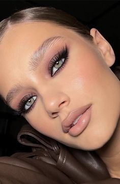 Eye Makeup On Blue Eyes, Glam Looks Make Up, Make Up Disco, Make Up Fiesta, Make Up Looks For Blue Eyes, Makeup On Blue Eyes, Nature Makeup Looks, Dark Eye Makeup Looks, Blue Eyes Makeup Looks