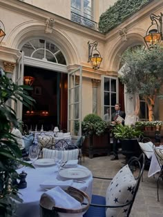 Ralph lauren restaurant parijs Paris Outdoor Cafe, Ralph’s Paris, Checkered Patio, Four Seasons Paris, Restaurant Outside, French Courtyard, Willow Oak, Restaurant Patio