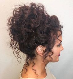 Undefined Curls, Prom Hairstyles For Curly Hair, Beyonce Hairstyles, Classic Ponytail, Curly Hair Up, 3b Hair, Curly Prom Hair, Hairstyles Simple