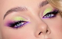 Simple Colorful Eye Makeup, Lime Makeup, 80s Eye Makeup, Neon Eyeshadow, Eye Makeup Images, Pride Makeup, Beautiful Eye Makeup