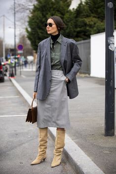 Master Layering Outfits: Seasonal Style & Aesthetic Tips Winter Street Style 2020, Turtleneck Under Shirt, Julie Pelipas, Military Green Shirt, Turtleneck Under, Gala Gonzalez, Christophe Robin