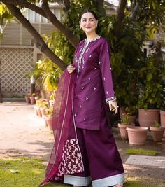 Simple Dress Casual, Pakistani Dresses Casual, Beautiful Pakistani Dresses, Salwar Kamiz, Simple Pakistani Dresses, Pakistani Bridal Wear, Designer Dresses Casual, Stylish Party Dresses