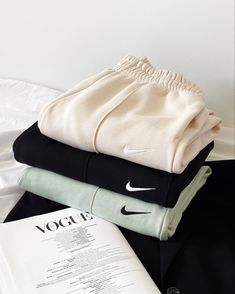 Stevie Shay, Liz Tomforde, Nike Sportswear Phoenix Fleece, Nike Set, Nike Clothing, Cute Sweatpants, Cute Nike Outfits, Nike Sweats, Nike Sweatpants