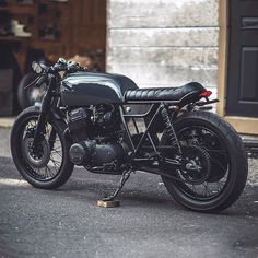 a black motorcycle parked in front of a building