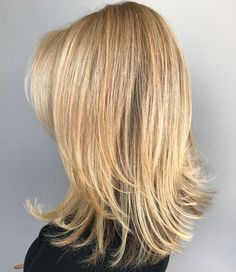 Mid Length Hairstyle with Layers Dark Blonde Bobs, Fav Hairstyles, Large Curls, Blonde Hairstyle, Subtle Balayage, Medium Blonde, Haircuts For Fine Hair, Mid Length Hair