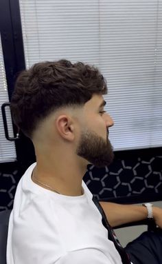 Light Fade Haircut Men, Light Fade Haircut, Low Drop Fade Haircut, Crop Haircut Men, Skin Fade Haircut Men, Mens Short Haircut, Fade Curly Hair, Low Fade Curly Hair, Faded Beard Styles