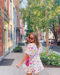 not my pic Colorful Fits, Solo Poses, Fun Fits, Garment Inspiration, Summer Pics, Style Inspiration Spring, Spring Fits, Chi Omega, Spring Fling