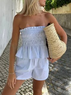 White and light blue striped strapless top and short set - Wapas Cute Sets Two Pieces, Cute Casual Outfits For Summer, Prom Slay, Casual Vacation Outfits, Ladies Streetwear, Tube Top And Shorts, 2 Piece Sets, Golf Attire, Romper And Jacket