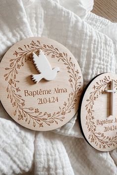 Magnet cadeau invités baptême Personnalisé avec le prénom et date de votre choix www.junestudiofr.com Magnets, Cricut, Wood, Gifts