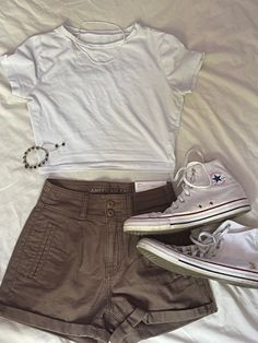 Autumn Converse, Outing Outfit, Outfit Inspo Summer, Smosh, Aesthetic Tiktok, Brown Outfit, Cute Preppy Outfits, Easy Trendy Outfits, Foto Ideas Instagram