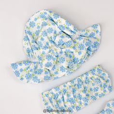 LIGHT BLUE FLORAL BLOOMER, TOP AND HAT SET - This listing is for a set of Bloomer, Top and Hat - Made of NON-STRETCHY 100% cotton fabrics that are comfortable to wear in trendy prints. Made with lots of attention to detail. - The Hat is very stretchy, it will be able to fit your baby head for a long time. - This set is perfect for Baby Sun Bath, Beach Day, Park Day, Photo shoot or Summer time! - Machine wash cold/gentle cycle, lay flat to dry & touch up with an iron. SHIPPING INFO: - FREE sh Bath Outfit, Bath Clothes, Sun Bath, Park Day, Outfit Baby Shower, Baby Sun Hat, Baby Beach, Baby Summer, Baby Bloomers