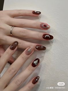 Maroon Nail Art Ideas, Nail Art Simple Elegant Classy Maroon, Nail Art Red Wine, Nail Art Korean Style, Nail Art Maroon Elegant, Maroon Nail Designs Burgundy, Nailart Merah Maroon, Nail Art Maroon Simple