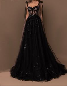 Como a vida de alguém pode mudar tão rápido de uma hora para outra? … #fanfic # Fanfic # amreading # books # wattpad Red Gothic Prom Dress, Magical Dresses Fairytale, Black Fairy Dress, Emo Prom, Starfall Ball, Themed Dresses, Coquette Kawaii, Hogwarts Dr, Romantic Academia