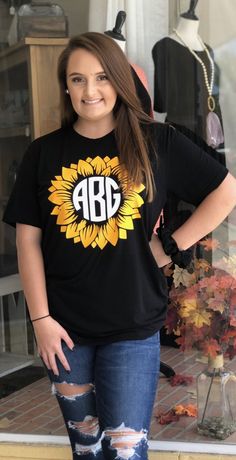 Monogram Clothes, Trendy Church Outfit, Mom Shirt Ideas, Silouhette Cameo, Sunflower Monogram, Sunflower Birthday, Monogram Box, Cricut Decals, Cricket Projects