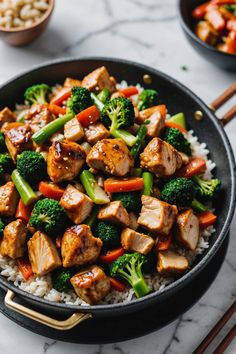 A photo of a  Garlic Ginger Chicken Stir Fry a Stir fry Recipes Chicken And Rice Stir Fry, Chicken Stir Fry Recipes, Ginger Chicken Stir Fry, Garlic Ginger Chicken, Easy Chicken Stir Fry