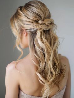 Elegant Half Up Half Down Prom Hairstyles: Braids and Waves Prom Hairstyles Braids, Elegant Braids, Moisturizing Hair Oil, Choppy Haircuts, Wedding Updos