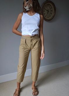 "Vintage 1990s mid rise cotton canvas pleated capri pants in strong beige color. Button fly, three pockets. Fitted at waist and looser on the legs, jodhpurs style. ⚠️You are buying pants online, pay attention to measurements + compare with a similar garment of your closet : Please DO IT for real. You and only you could determine if it's going to fit you. Size is only given as an estimation⚠️ ▫️SIZE estimated XXS - EU/FR32 ▫️MEASUREMENTS (taken flat, for best accuracy refer to last pic) Waist: 13 Cream Capri Pants Outfits, Pants Vintage, Womens Capris, Cotton Tank Top, Jodhpur, Style Expert, For Real, Beige Color, Cropped Pants