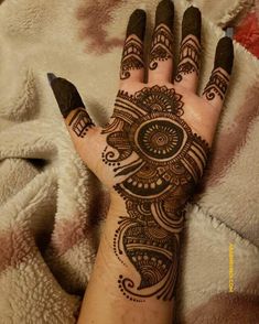 a henna tattoo on someone's hand