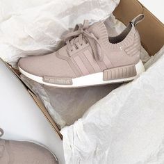 Addidas Shoes 2020, Adidas Trainer, Sneakers Aesthetic, Gym Sneakers, Tan Sneakers, Trainer Shoes, Adidas Shoes Women, Nike Air Shoes, Cute Nike Shoes