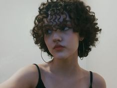 Cabelo curto cacheado piercing no cepto septo, cabelo cacheado, curly hair Curly Hair Cut, Perfect Curly Hair, Goth Hair, Black Curly