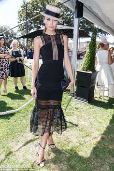 Loving that lace! Jodi Anasta, 30, ambassador for retail giant Myer was sighted at the stylish event wearing an elegant, noir dress in black lace and a jaunty boater hat tipped to the side in place of a traditional fascinator #beautymakeup Jodi Gordon, Race Day Fashion, Derby Fashion, Race Day Outfits, Derby Outfits, Race Wear, Races Fashion, Spring Racing, Self Portrait Dress