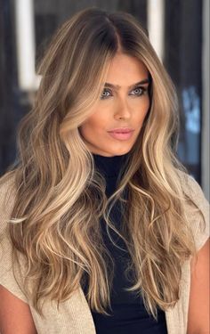 Small Hair Changes, Carmel Blonde Balayage On Dark Hair, Beige Bayalage Brunette, Long Hair Color 2024, Warm Bronde Balayage With Money Piece, Caramel Beige Hair, Bayalage Blonde 2024, Caramel Blonde Balayage On Dark Hair, Blonde Hair Warm Tones