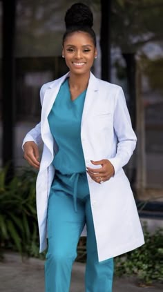 Medical Scrubs Fashion, Black Success, Scrub Style, Life Goals Future, Nurse Aesthetic, Nurse Inspiration, Doctor Outfit, Scrubs Outfit