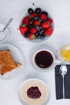 Bring your breakfast to a new level with this creamy porridge topped with a mixed berry compote. 
This porridge is creamy, warming and absolutely delicious and the mixed berry compote takes this porridge to the next level. Click the link for the full easy to follow recipe. Berry Porridge, Mixed Berry Compote, Berry Compote, Healthy Lunchbox