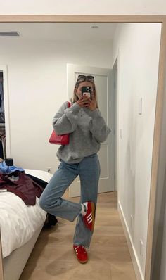 Europe Sweater Outfit, Fall Outfits For Class College, Fun Mirror Selfie, Outfit For Class College, Boston College Outfits, Europe Aesthetic Outfit Fall, Winter Boston Outfit, Cardigan And Sneakers Outfit, Fall Outfit Inspo Casual