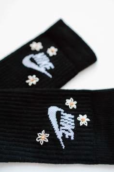 Sock Embroidery Diy, Embroidery On Socks Diy, Embroider Socks Diy, Embroidered Socks Diy, Shocks Design