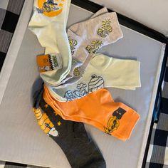 5 Different Designs Fix’s 9-11 Snoopy Socks, Snoopy Merchandise, Socks Halloween, Halloween Color, Cute Eye Makeup, Cute Eyes, Orange Grey, Halloween Coloring, Crew Socks