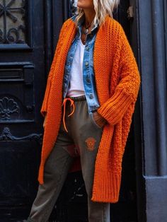 Minimalisticky Chic, Fall Fashion Coats, Orange Cardigan, Arts Gallery, Looks Street Style, Personal Shopper