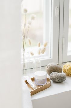 Beauty Product Lifestyle Photography, Cream Product Photography Ideas, Lifestyle Cosmetic Photography, Product Photography Lifestyle, Bathroom Skincare Photography, Bathroom Product Photography, Spring Product Photography, Body Cream Photoshoot, Skincare Range Photography