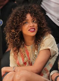 Rihanna Curly Hair, Curly Hair Celebrities, 3c Hair Type, Looks Rihanna, Rihanna Hairstyles, Beautiful Curls, Curly Hair Cuts, Hair Pictures