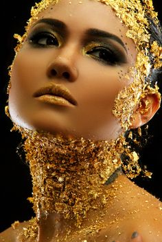 Amazing gold foiling    Amazing gold foiling.    This is beautiful Golden Statue, Avant Garde Makeup, Golden Goddess, All That Glitters Is Gold, Gold Digger, Shades Of Gold, Fantasy Makeup, Golden Girl