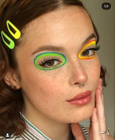 Coloring Eyes, Inspo Makeup, Graphic Eyeliner, Cake Face, Graphic Liner, Crazy Makeup, Tired Eyes, Eyeliner Looks, Creative Makeup