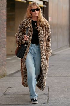 Leopard Print Coat Outfit, Print Coat Outfit, Leopard Coat Outfit, Faux Fur Coats Outfit, Fur Coat Outfit, Leopard Print Outfits, Coat Street Style, Leopard Coat, Leopard Print Coat