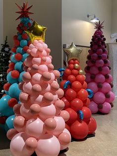 balloons are arranged in the shape of christmas trees