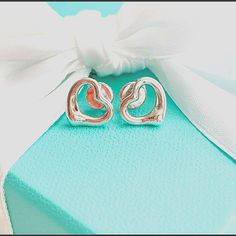 Very Rare As Its Her Original Design For Her Classic Open Heart Line. They Are Solid Which Has Since Been Discontinued. Worn Only A Handful Of Times Since 2010. Tiffany White, Heart Line, Jewelry Tiffany, Heart Earring, Elsa Peretti, Tiffany Co Jewelry, Open Heart, Heart Earrings, Tiffany & Co.