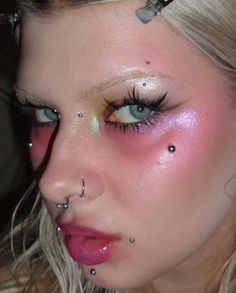 Makeup Layout, Pretty Makeup Looks, Graphic Eyeliner, Alternative Makeup, Cool Makeup Looks, Editorial Makeup, Everyday Makeup